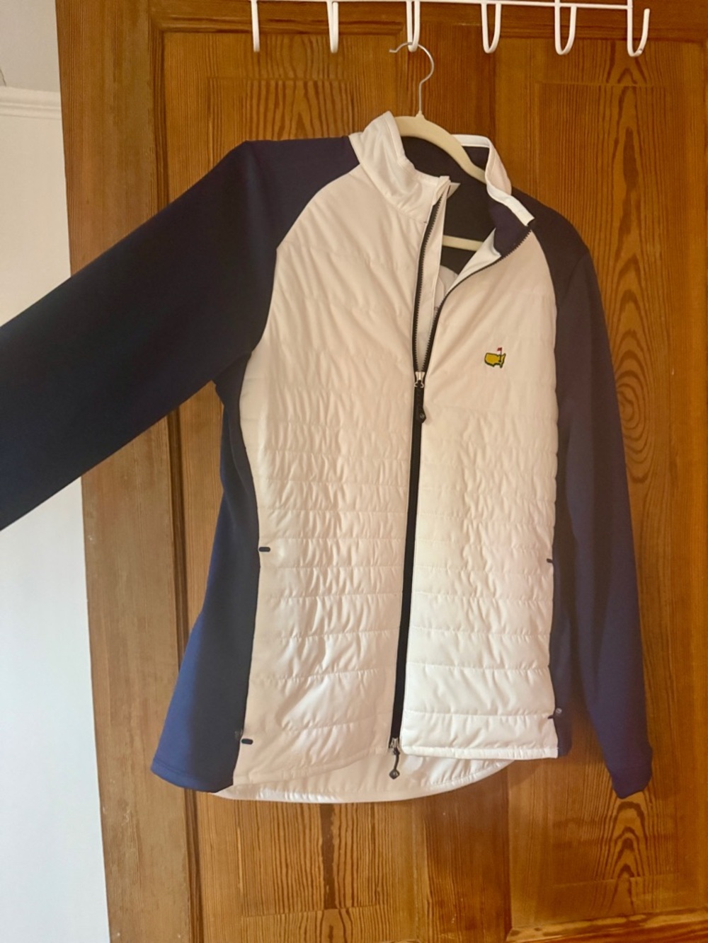 The Masters Embroidered Quilted Puffer Jacket - White & Navy Medium NWT - Picture 3 of 7